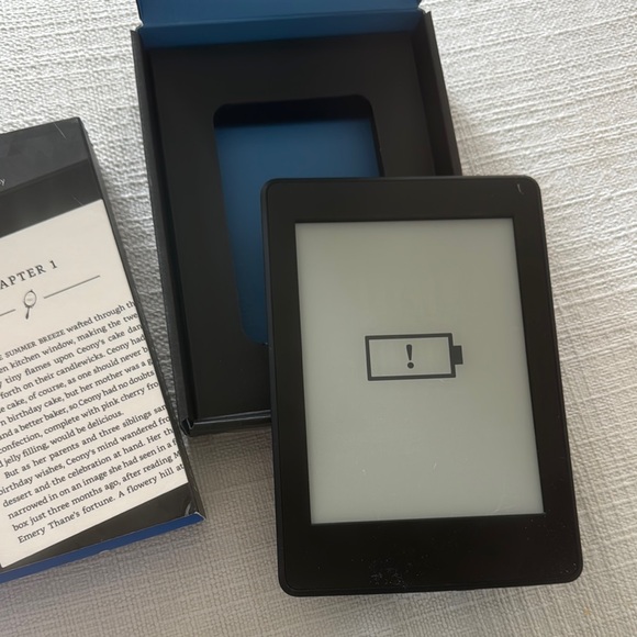Amazon Kindle Paperwhite - Black - Picture 2 of 4